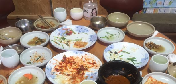 19. 해치운 모습 - 양념생선구이와 김치찜과 미역국 등 맛있는 식사를 했음!.JPG